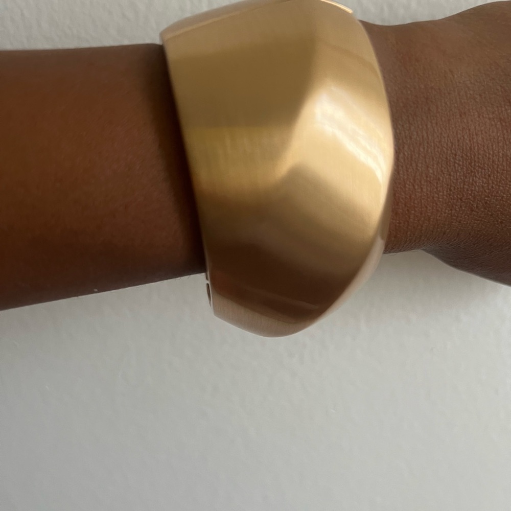 Revolve bangle